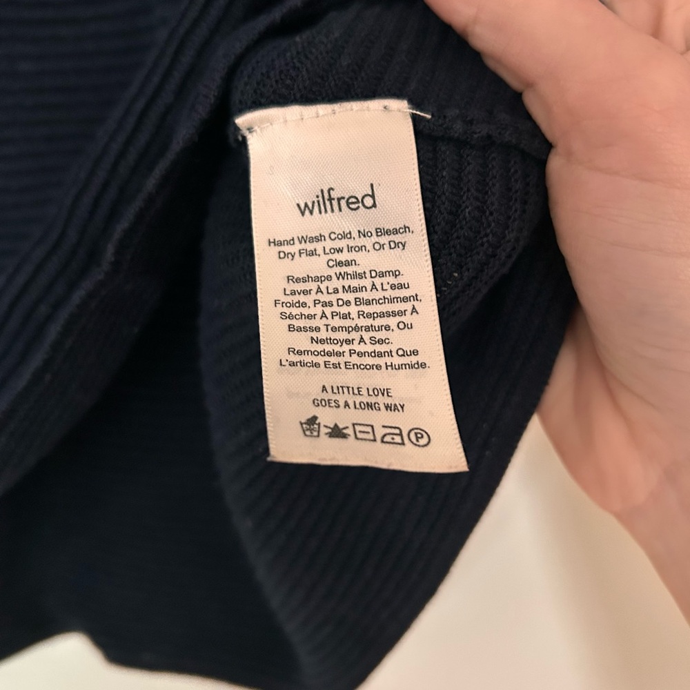 ARITZIA Wilfred Blanchard Sweater
Dark Blue Crew Neck Linen Blend - Picture 8 of 12